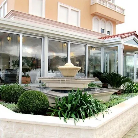 Palace 4*