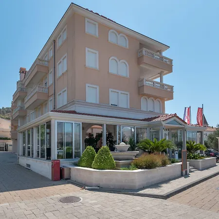 Palace 4* Traù
