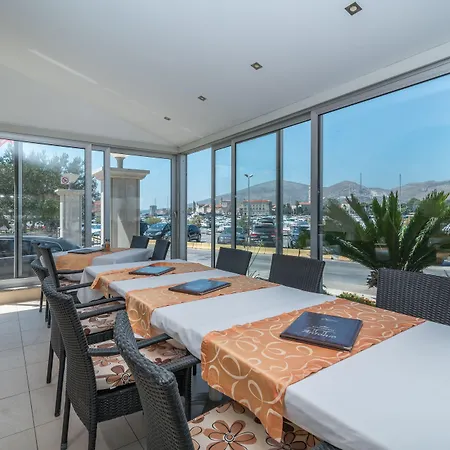 Palace 4* Trogir
