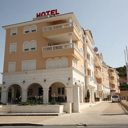 Palace 4* Traù