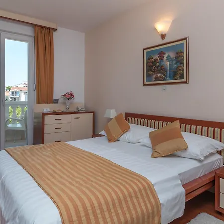 Palace Hotell 4*