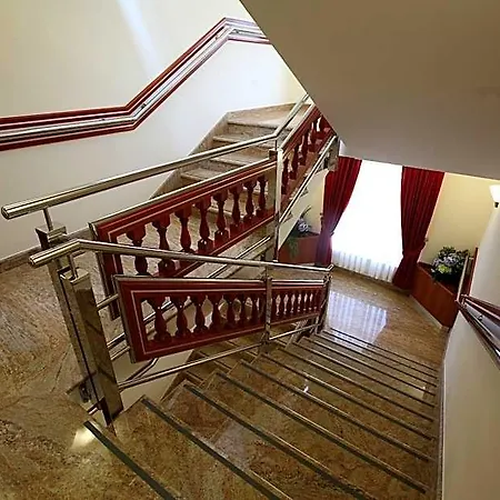 Palace 4*