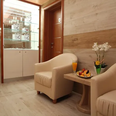 Palace Hotell 4*