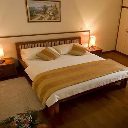 Palace 4*