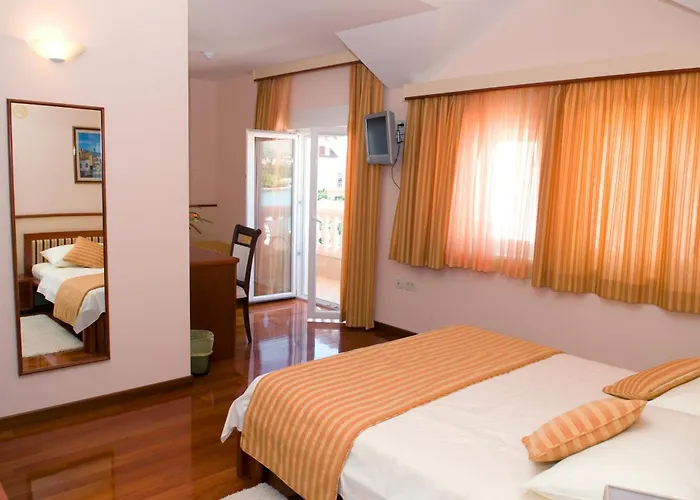 Отель Palace 4*