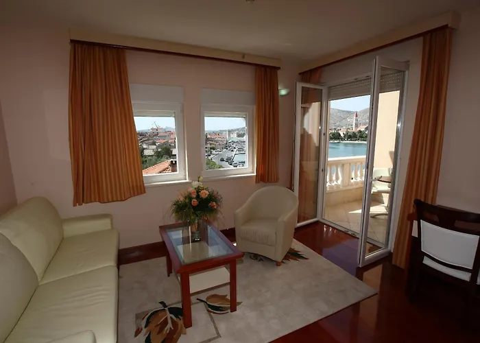 Отель Palace 4*