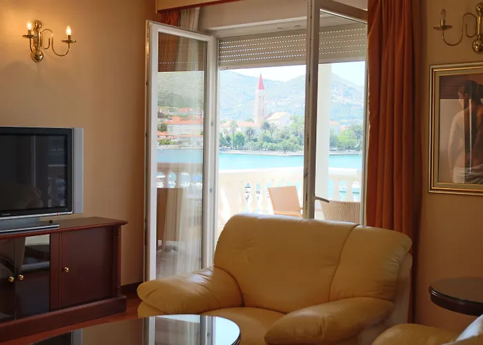 Отель Palace Трогир