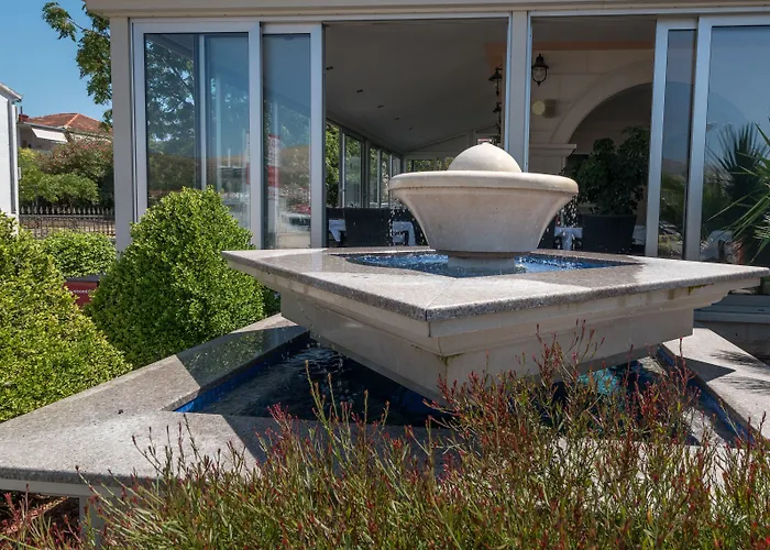 Отель Palace Трогир