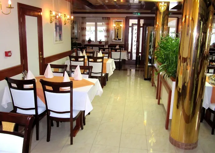 Отель Palace 4*