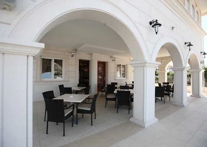 Отель Palace 4*