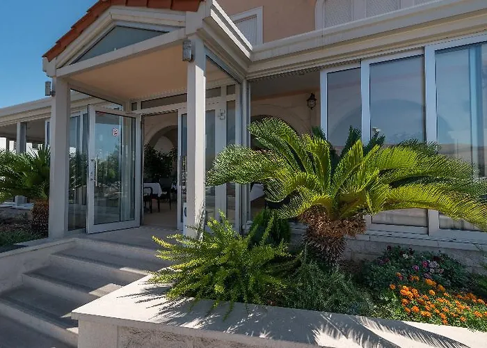 Отель Palace 4*