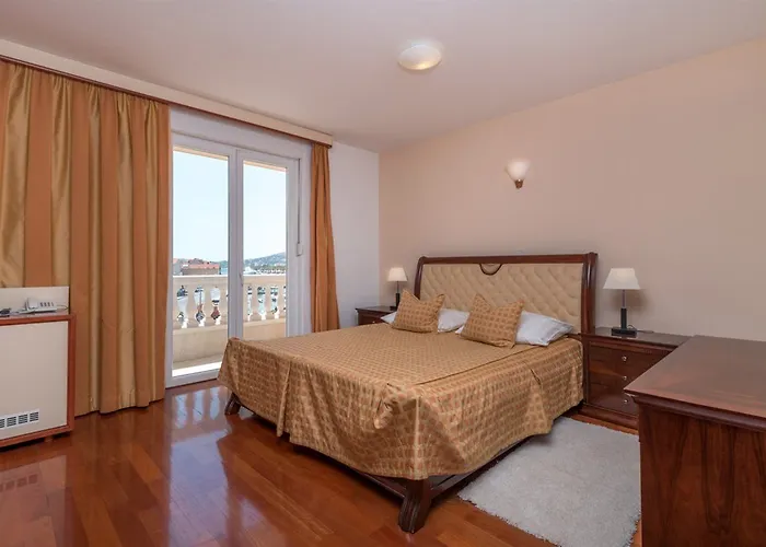 Palace 4*