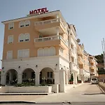 Palace 4* Τρογκίρ