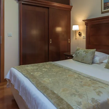 توجيربالاس فندق 4*