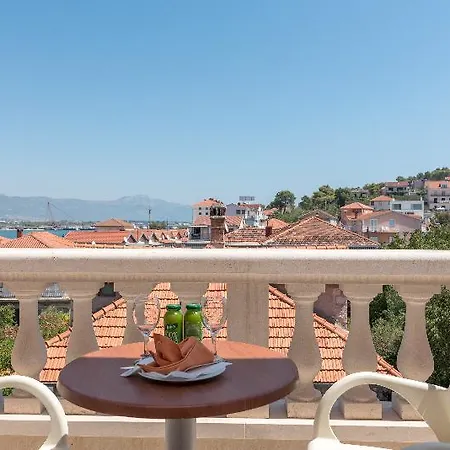 Palace 4*